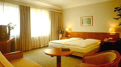 Monopol Hotel FrankfurtÂ AmÂ Main room